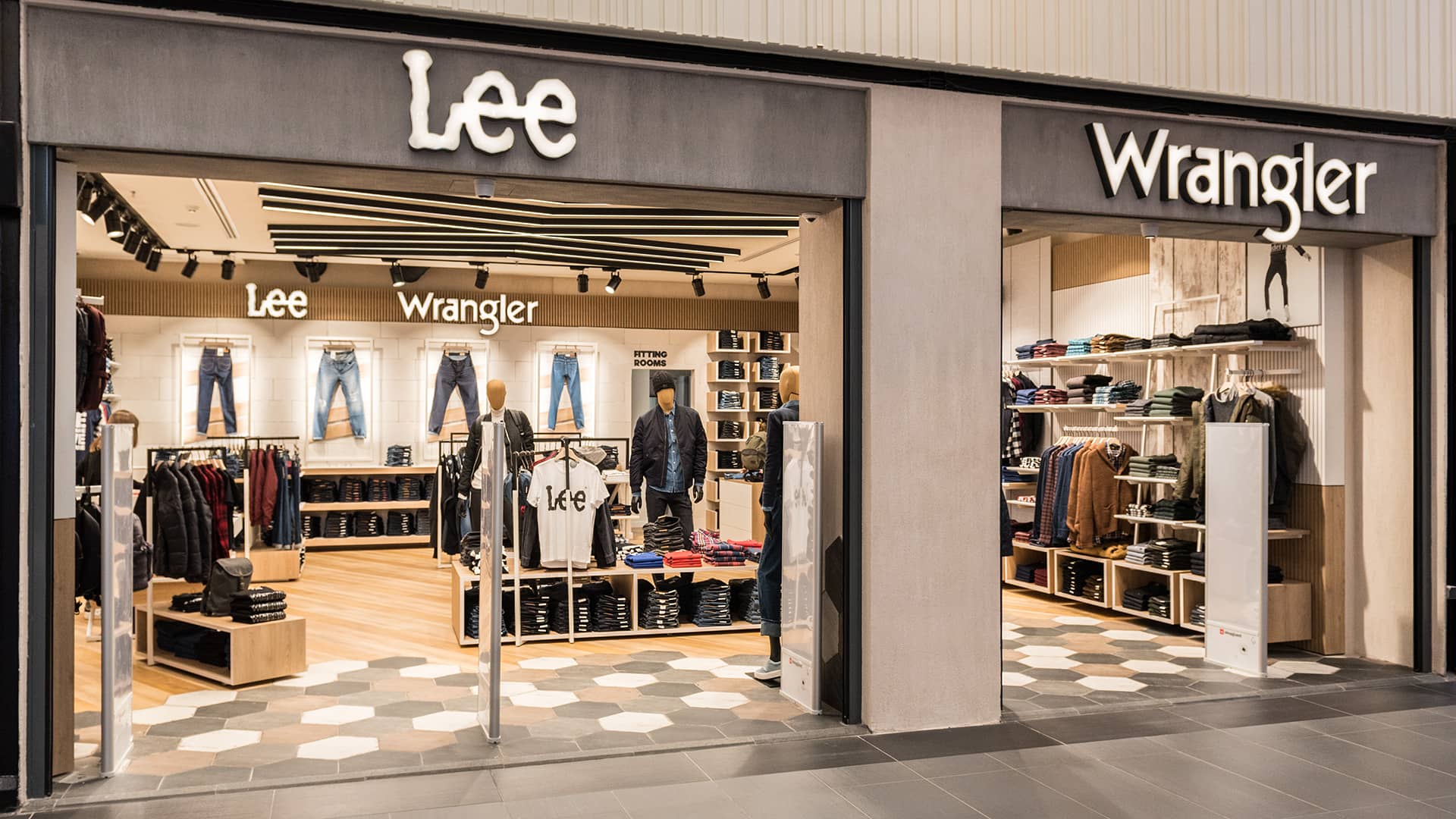 Εξοπλισμός και επίπλωση καταστήματος Lee, Wrangler στο Mediterranean Cosmos