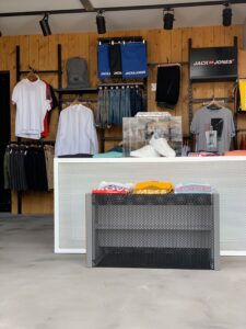 AM-Prive-Sports-Theodolou-Athlitika-Photo-35 Γόνδολες από πλέγμα για προβολή προϊόντων αθλητικού καταστήματος