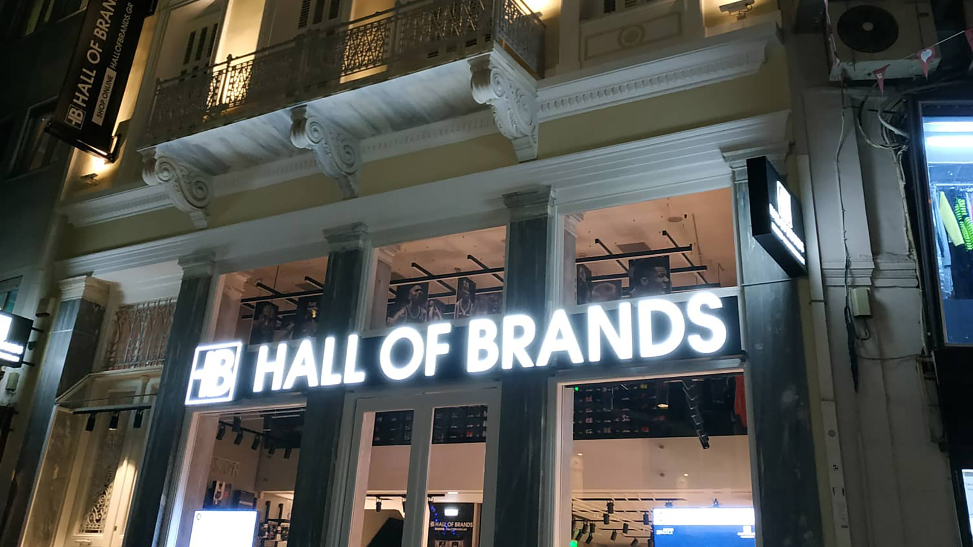 Εξοπλισμός και επίπλωση Hall Of Brands στην Αθήνα