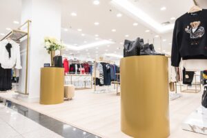 Hondos-Center-Thessaloniki-20 Πάγκοι δειγματισμού σε χρυσό χρώμα