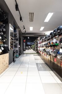 Motoway-Kabranis-Thessaloniki-Photo-02 Εξοπλισμός και επίπλωση καταστήματος ανταλλακτικών μοτοσυκλετών