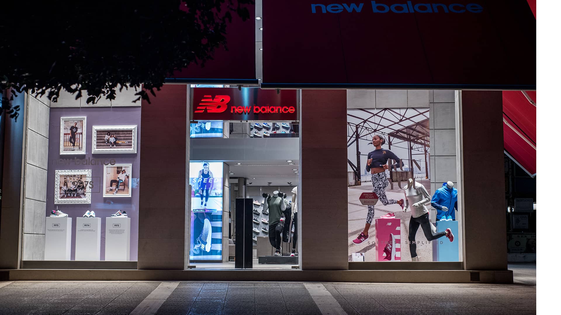 Επίπλωση και εξοπλισμό καταστήματος New Balance στη Γλυφάδα