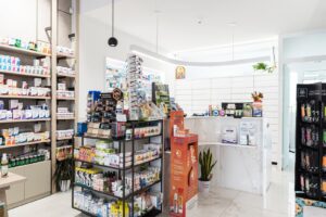 Porlida-Farmakeio-Photo-04 Γόνδολα με ράφια σε φαρμακείο