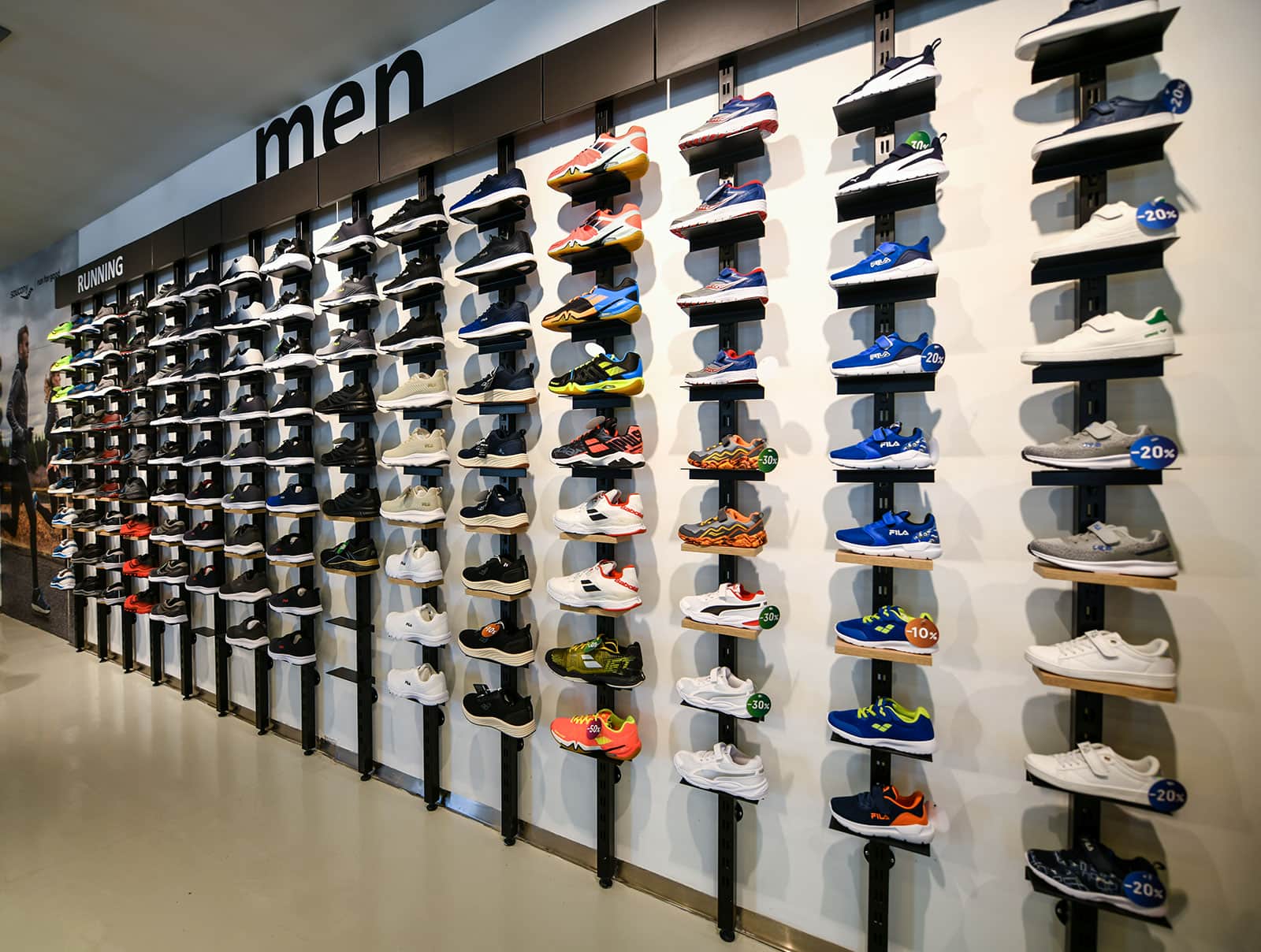 Βέργες τοίχου για καταστήματα με παπούτσια