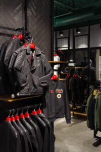 Raptopoulos-Stores-03 Διάτρητες κολόνες