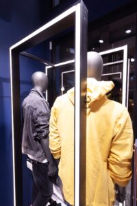 Savopoulos-Shop-Fitting-Staff-Athens-19 Φωτιζόμενη γόνδολα βιτρίνας