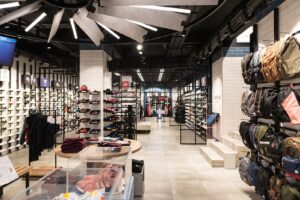 saint-soles-thessaloniki-47 Ειδικές μεταλλικές κατασκευές σε κατάστημα με αθλητικά είδη